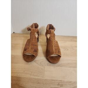 Bella Vita Finn Perforated Suede Peep Toe Sandal Size 7m